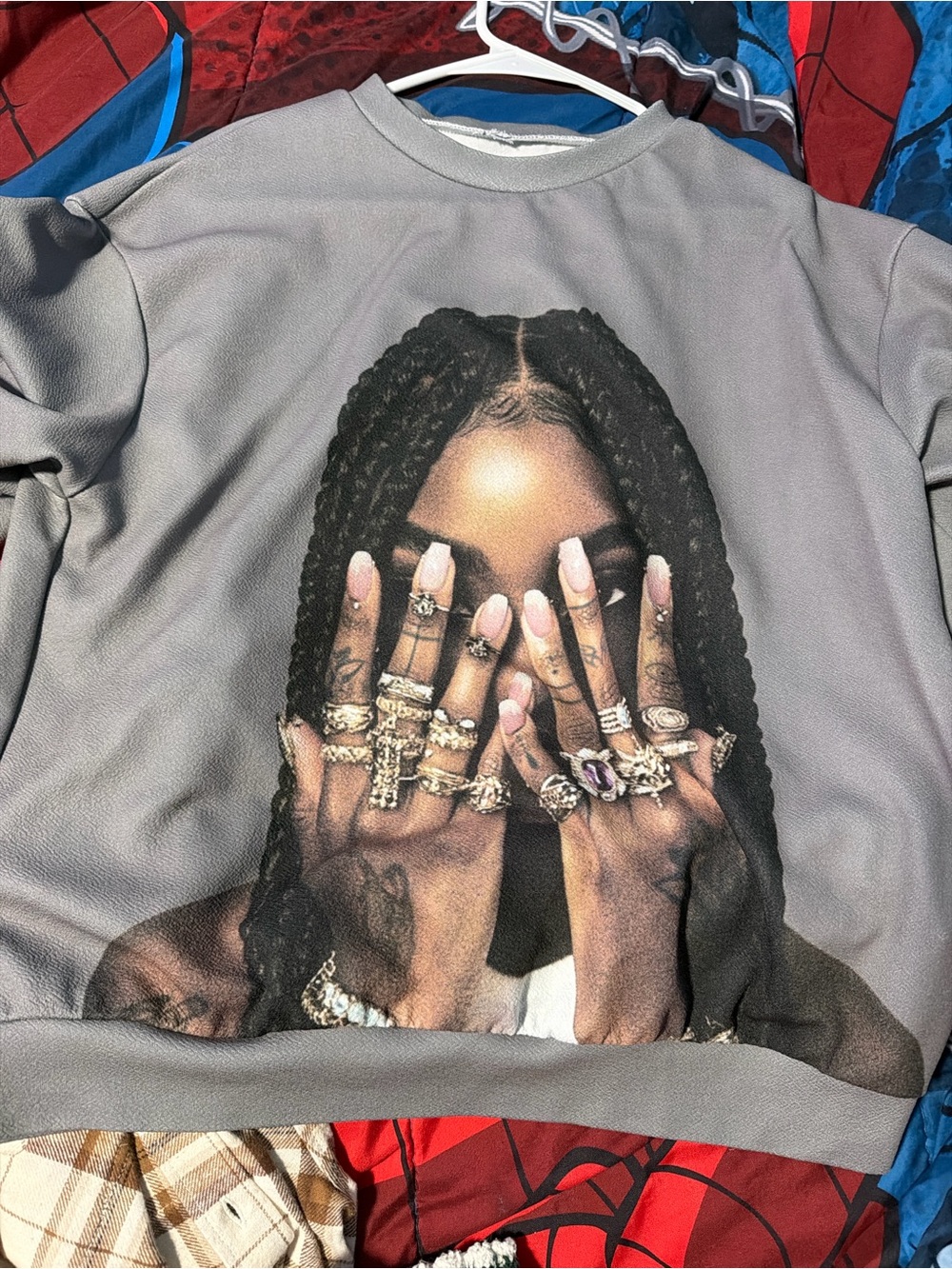 SHEIN Gray Crewneck Sweatshirt with Portrait and Ring Graphic